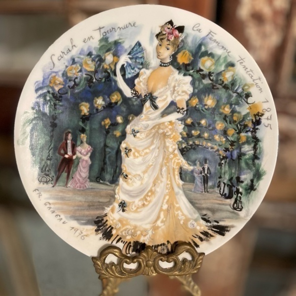 HENRI D’ARCEAU L & FILS - LIMOGES collector porcelain plate “Sarah En Tournure”
